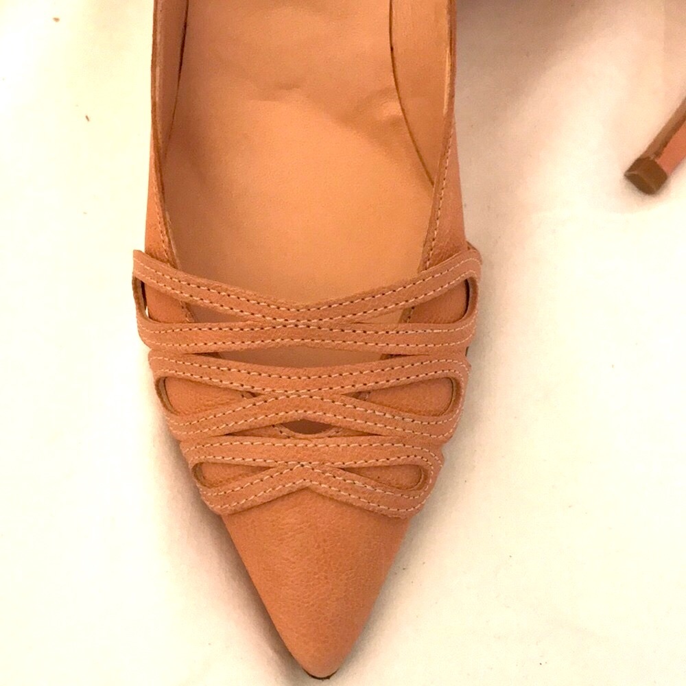 Manolo Blahnik 38 1/2 EU Dusty Peach